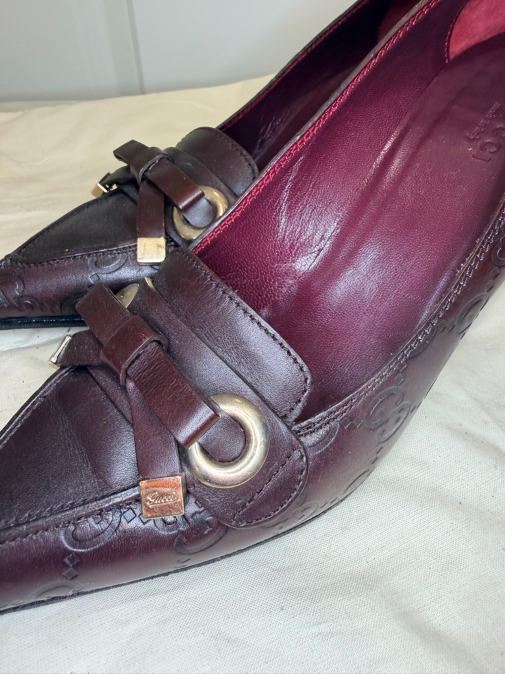 Gucci Women's Dark Brown Pointed-Toe Leather Flats with Gold Hardware - Picture 3 of 5